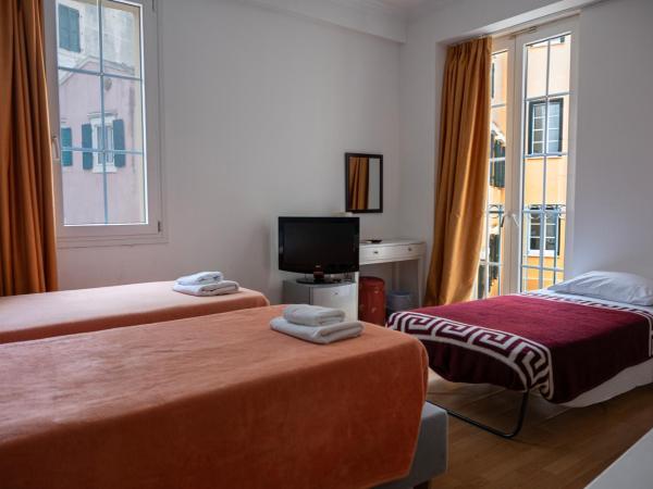 City Marina : photo 7 de la chambre chambre triple Économique avec lit d'appoint