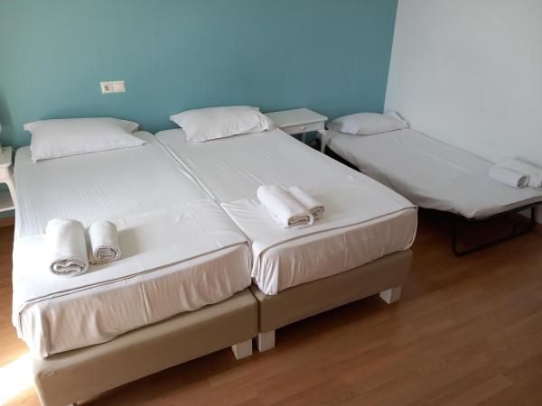 City Marina : photo 10 de la chambre chambre triple Économique avec lit d'appoint