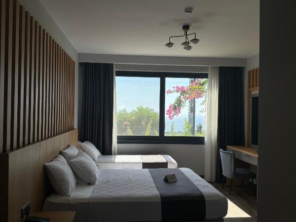 The Rest Port Argento : photo 1 de la chambre chambre triple - vue sur mer