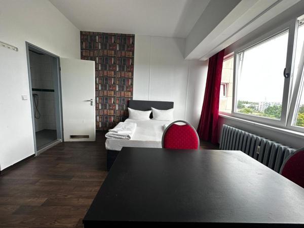 Ootel.com : photo 6 de la chambre chambre familiale avec salle de bains