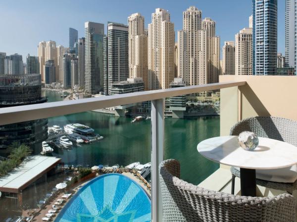 JW Marriott Hotel Marina : photo 3 de la chambre executive marina view room, twin beds, club lounge access with breakfast, lunch & dinner, including direct access to dubai marina mall & marina walk