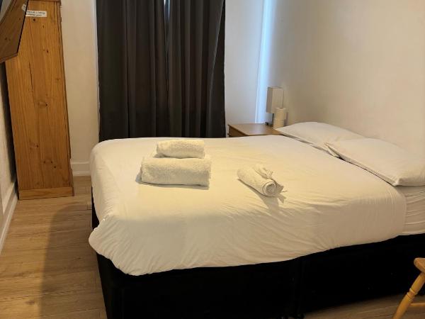 Central Comfort Rooms : photo 4 de la chambre deluxe double room with private shower and shared toilet