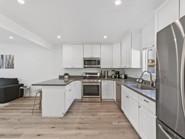 Muirfield Chic City Bungalow with Parking : photo 4 de la chambre chambre lit queen-size deluxe