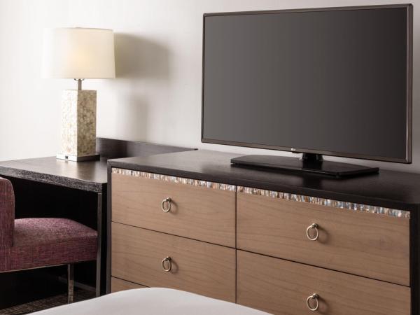 Sheraton Princess Kaiulani : photo 2 de la chambre chambre lit queen-size - vue sur ville