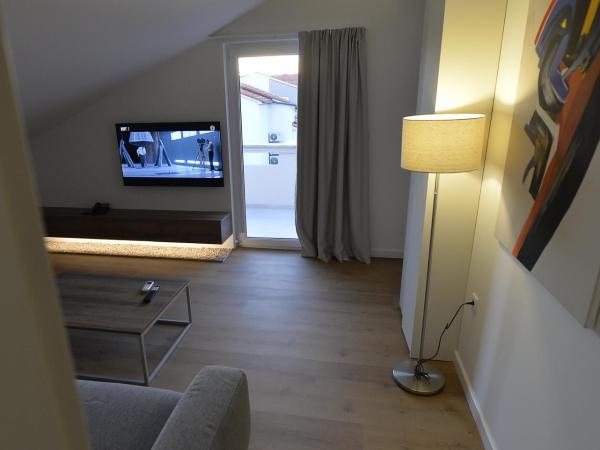 Suites Villa Ropuš : photo 3 de la chambre suite deluxe - vue latérale sur mer