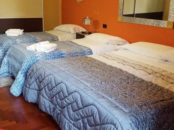 B&B Ai Prati : photo 3 de la chambre chambre quadruple avec salle de bains privative
