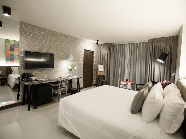 Art Mai Gallery Nimman Hotel Chiang Mai - SHA Plus : photo 4 de la chambre exclusive pop art gallery