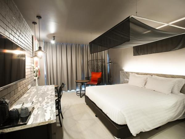 Art Mai Gallery Nimman Hotel Chiang Mai - SHA Plus : photo 5 de la chambre exclusive lanna romantic art gallery