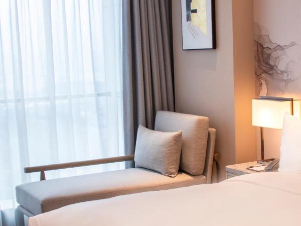 LN Dongfang Hotel Pazhou-Free Shuttle Buses and Registration Counter for Purchasing Agents during the Canton Fair : photo 7 de la chambre chambre double deluxe