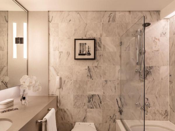Sofitel Melbourne On Collins : photo 1 de la chambre ambassador king suite club sofitel with corner bay views