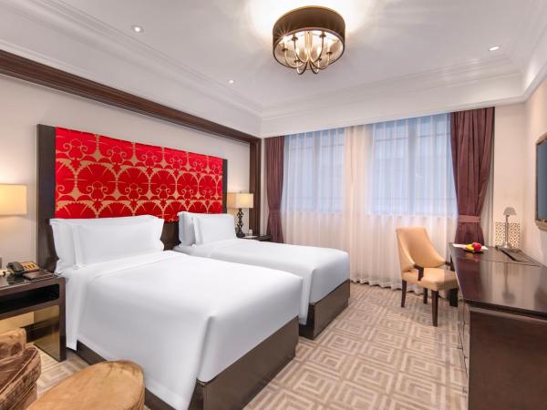 The Yangtze Boutique Shanghai - Free minibar for the first round of the day : photo 1 de la chambre art deco twin room- welcome fruit  & welcome snacks *1  per stay ( up 2 persons ) 