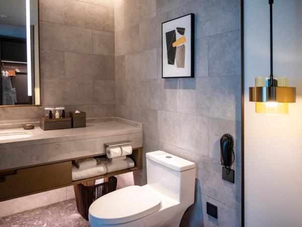 LN Dongfang Hotel Pazhou-Free Shuttle Buses and Registration Counter for Purchasing Agents during the Canton Fair : photo 8 de la chambre chambre lit king-size affaires