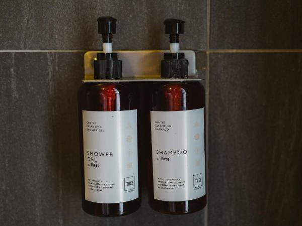 THEE Kashatharn by TH District : photo 10 de la chambre chambre familiale avec terrasse