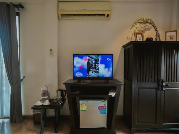 THEE Kashatharn by TH District : photo 8 de la chambre chambre familiale avec terrasse