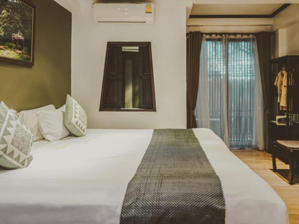 THEE Kashatharn by TH District : photo 6 de la chambre chambre double ou lits jumeaux deluxe avec balcon