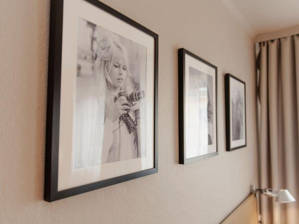 Hotel Lux : photo 8 de la chambre chambre triple