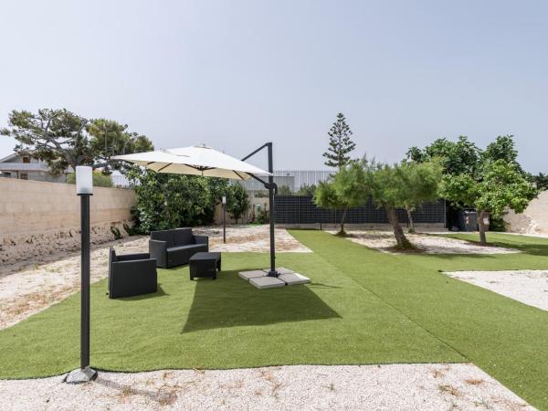 Pietramare Luxury Suites by Rentbeat : photo 7 de la chambre chambre lit queen-size avec baignoire spa