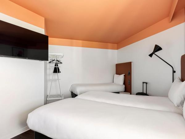 ibis Nice Aéroport Promenade des Anglais : photo 3 de la chambre chambre triple standard