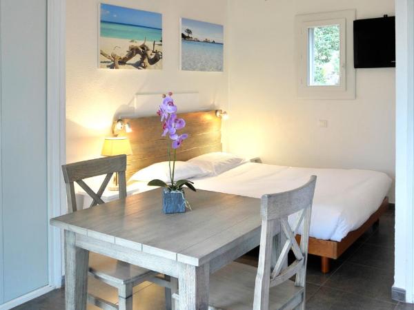 Résidence Monte d'Oro : photo 5 de la chambre studio avec vue sur jardin