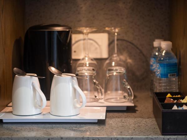 Asaya Hotel Kota Kinabalu - Refurbished 2024 : photo 10 de la chambre suite lit queen-size