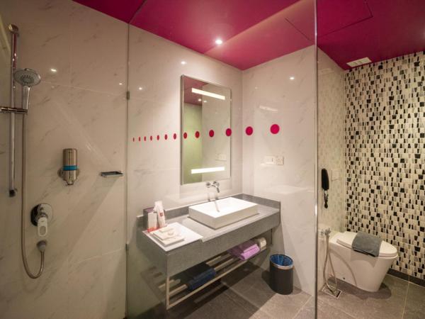 Asaya Hotel Kota Kinabalu - Refurbished 2024 : photo 6 de la chambre chambre lit queen-size privilège