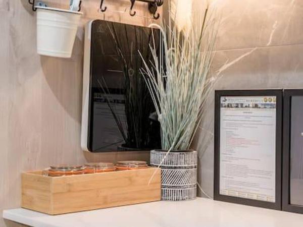 Prime Double Studio Room - AC - Next to Central : photo 7 de la chambre studio