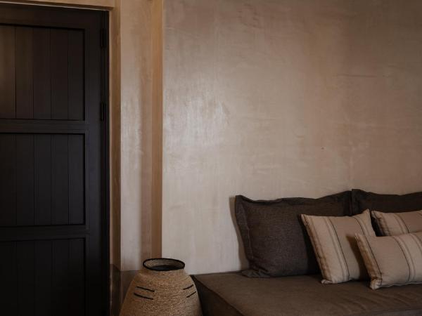 Momi Slow Living Hotel : photo 3 de la chambre lithos junior suite land view