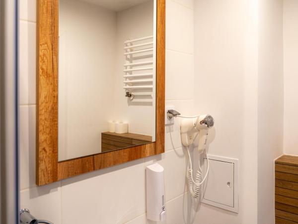 Centrum Szkoleniowo-Konferencyjne : photo 5 de la chambre chambre double avec salle de bains privative