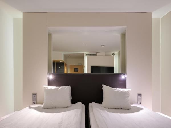 Comfort Hotel Xpress Helsinki Airport Terminal : photo 5 de la chambre petite chambre lits jumeaux.