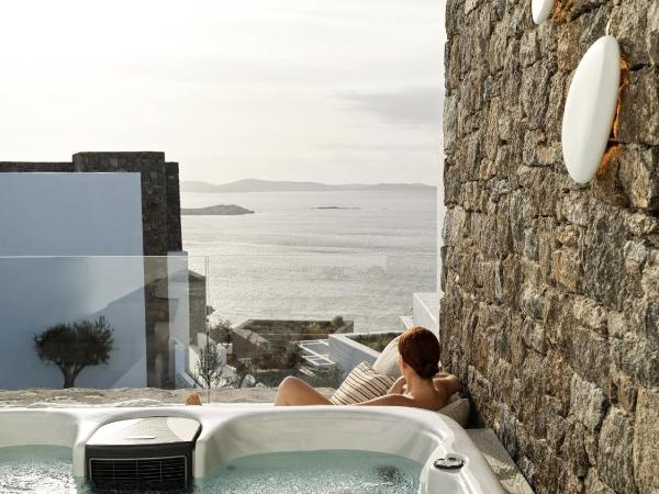 Deos Mykonos - A Myconian Collection Hotel : photo 9 de la chambre delta room with outdoor hot tub & sea view