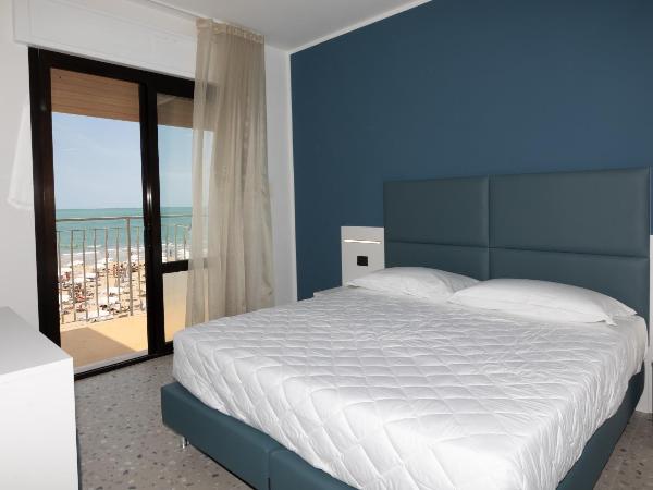 Hotel Delaville Frontemare : photo 1 de la chambre chambre triple - vue sur mer