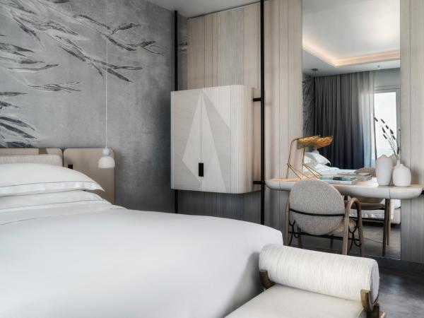 Deos Mykonos - A Myconian Collection Hotel : photo 5 de la chambre delta room with outdoor hot tub & partial sea view