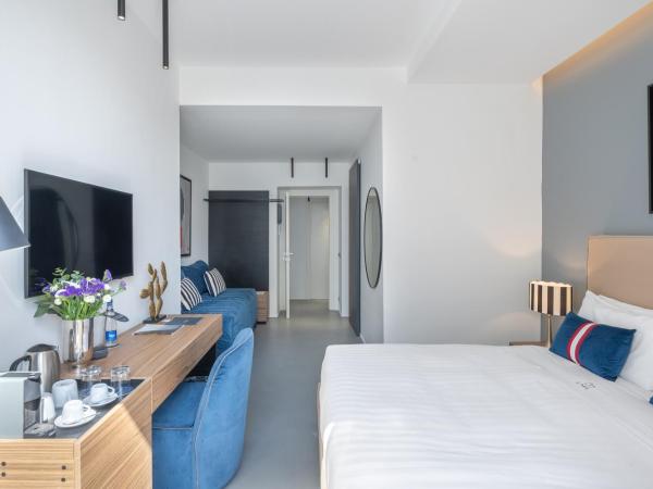 Le Mummarelle Napoli : photo 5 de la chambre deluxe double room with balcony – via santa lucia 76