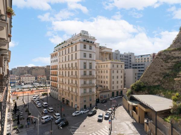 Le Mummarelle Napoli : photo 5 de la chambre superior king room – via santa lucia 133