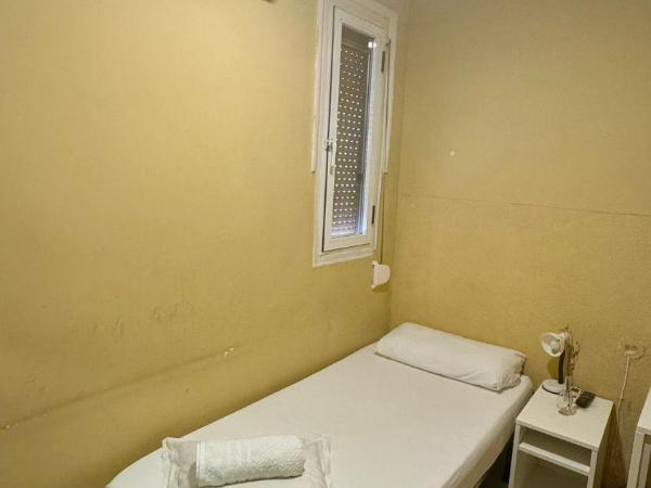 Metropolitan Atocha : photo 6 de la chambre chambre simple avec salle de bains commune