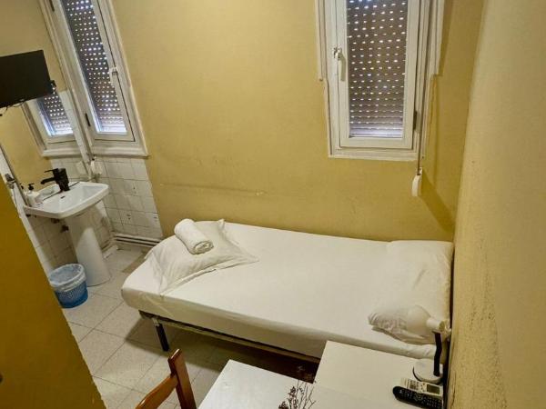 Metropolitan Atocha : photo 7 de la chambre chambre simple avec salle de bains commune