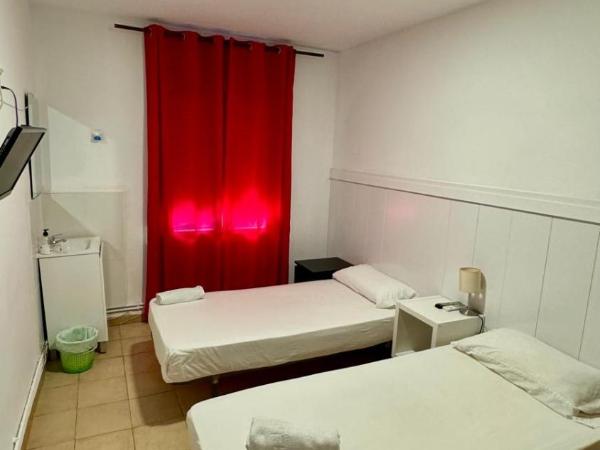 Metropolitan Atocha : photo 7 de la chambre chambre lits jumeaux avec salle de bains commune