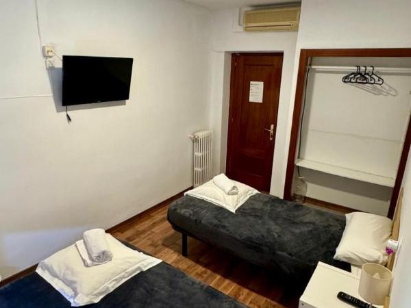 Metropolitan Atocha : photo 9 de la chambre chambre lits jumeaux avec salle de bains commune