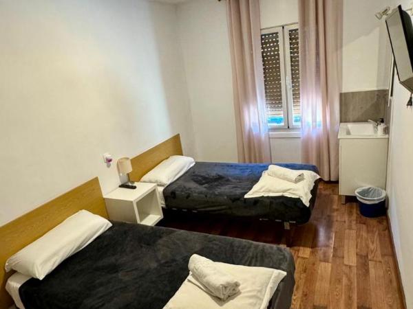 Metropolitan Atocha : photo 10 de la chambre chambre lits jumeaux avec salle de bains commune