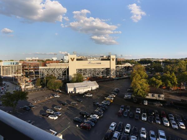 Holiday Inn Nashville Vanderbilt, an IHG Hotel : photo 6 de la chambre chambre lit king-size standard