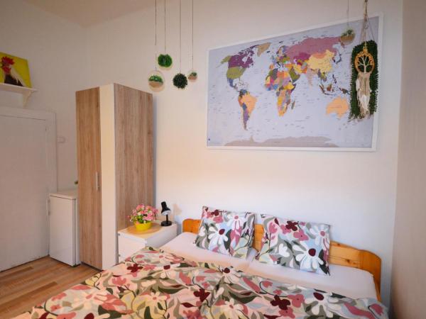 Travel&Joy backpackers : photo 6 de la chambre studio avec salle de bains privative