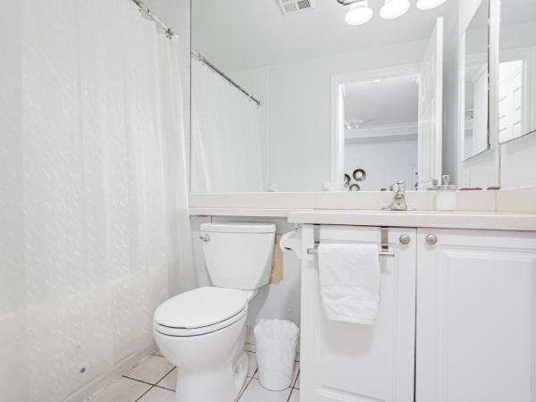 LUXURY ONE BEDROOM CONDO NEAR SQUARE ONE - Parking : photo 2 de la chambre appartement 1 chambre