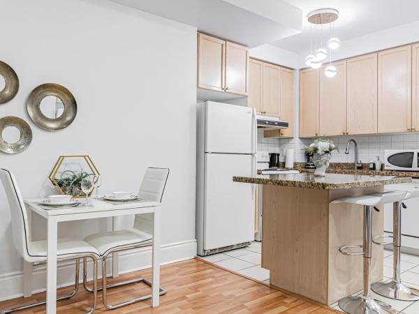 LUXURY ONE BEDROOM CONDO NEAR SQUARE ONE - Parking : photo 4 de la chambre appartement 1 chambre