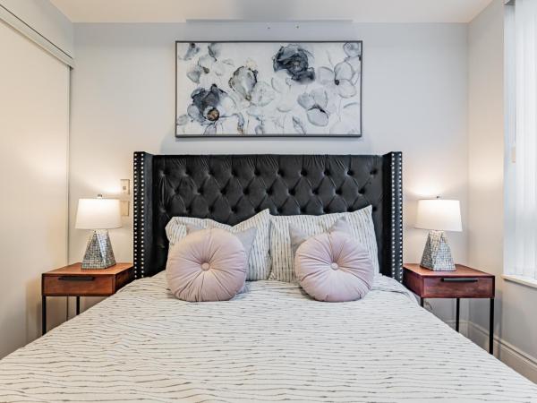 LUXURY ONE BEDROOM CONDO NEAR SQUARE ONE - Parking : photo 5 de la chambre appartement 1 chambre