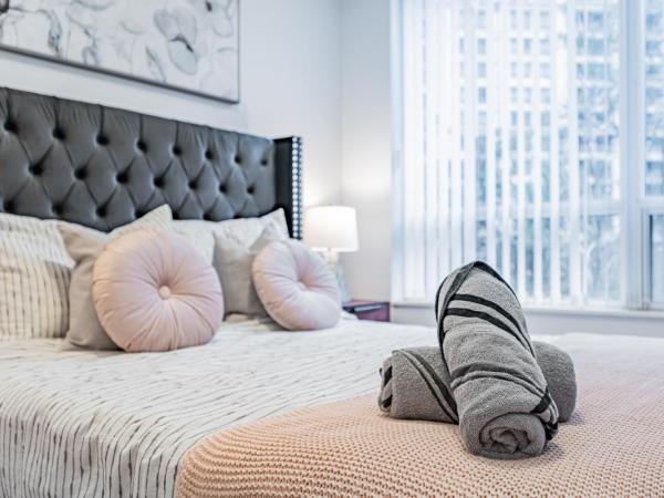 LUXURY ONE BEDROOM CONDO NEAR SQUARE ONE - Parking : photo 8 de la chambre appartement 1 chambre