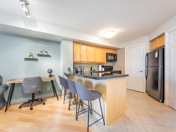 EXECUTIVE 1 PLUS DEN CONDO, Parking : photo 1 de la chambre appartement 1 chambre