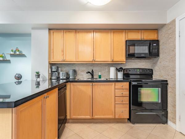 EXECUTIVE 1 PLUS DEN CONDO, Parking : photo 3 de la chambre appartement 1 chambre