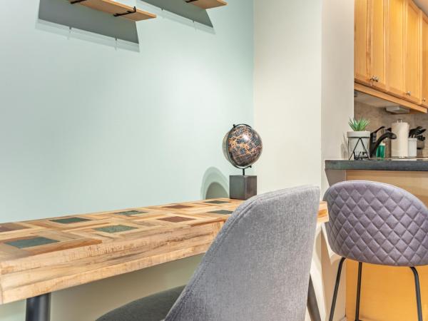 EXECUTIVE 1 PLUS DEN CONDO, Parking : photo 2 de la chambre appartement 1 chambre