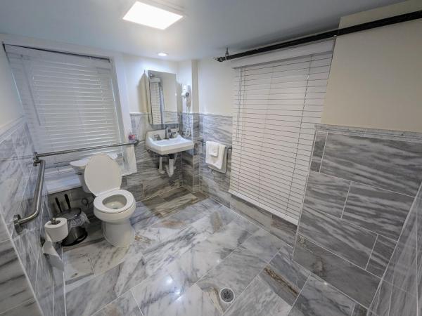 The Esplanade Guesthouse Mansion : photo 9 de la chambre chambre lit queen-size - accessible aux personnes à mobilité réduite