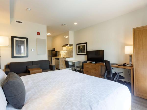 Executive Residency by Best Western Calgary City View North : photo 4 de la chambre chambre lit king-size - animaux domestiques admis